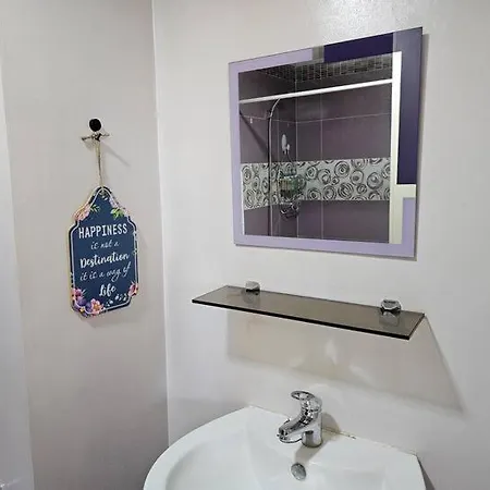 Classy & Stylish Studio, Central Location In Bgc